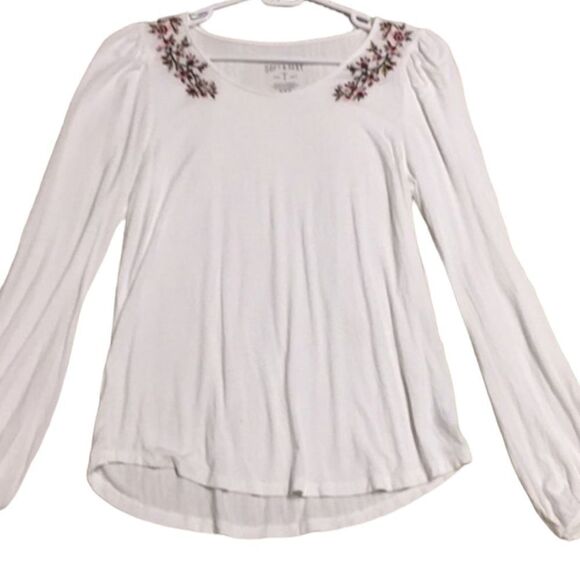 ✨HP✨A&E Long Sleeve Floral Embroidered Top✨ - Picture 1 of 5